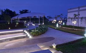 Front One Akshaya Hotel Karawang